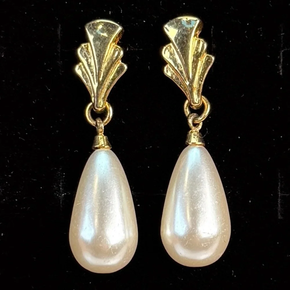 Vintage Goldtone and Cream Teardrop Faux Pearl Pierced Earrings